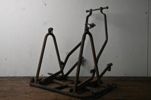 CRAVEN: A Craven motorcycle luggage racking as used on&nbsp;Vincents.