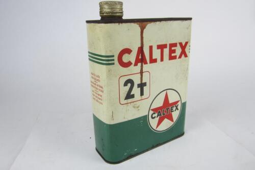 CALTEX: A 'Caltex 2T' oil can, with screw lid. French text