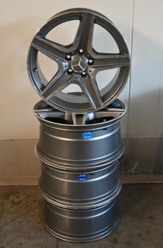 MERCEDES-BENZ: One set of AMG alloy wheels with centre caps. Size: 17x8 inch.
