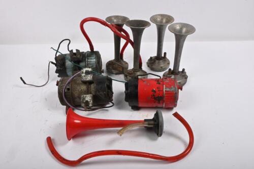HORNS: Two pair of Fiamm Italian electric air horns with one spare compressor.