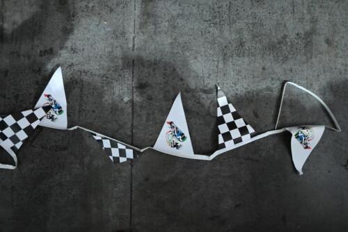 AUSTRALIAN FORMULA 1 GRAND PRIX: Approx 50 metres 1996 Australian Grand Prix triangular plastic pennant banner. Alternating chequered flag and AGP Logo.