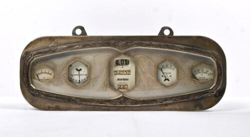 ESSEX: A 1929 Essex super six dashboard speedometer complete with instruments by Stewart Warner
