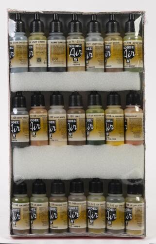 VALLEJO: 21 NOS Unused Vallejo Model Air Bottles different colors