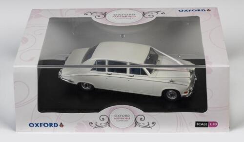 DAIMLER: A NOS 1:43 scale Oxford Models Daimler DS420 Wedding Car die-cast model