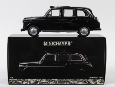 LONDON TAXI: A NOS 1:18 scale Minichamps London 1989 Taxi die-cast model with opening bonnet