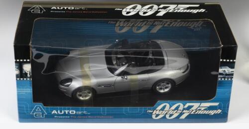 BMW: A NOS 1:18 scale Autoart BMW Z8 "James Bond 007-The World is Not Enough" die-cast model with opening parts