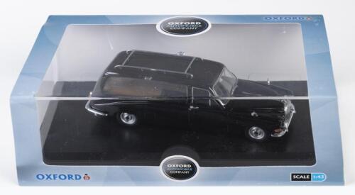 DAIMLER: A NOS 1:43 scale Oxford Models Daimler DS420 Black Hearse die-cast model