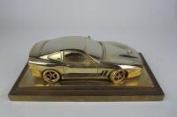 FERRARI: A fine desk sculpture depicting a Ferrari 550 Maranello - 4