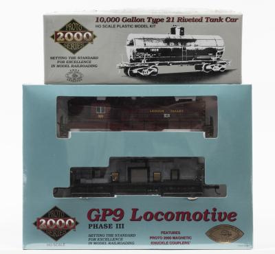 LOCOMOTIVE: A NOS sealed Proto 2000 Electric HO scale GP9 Locomotive #301 "Lehigh Valley" & Tank Wagon Kit