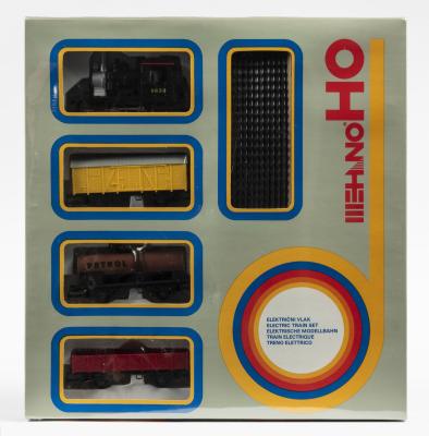 TRAIN PACK: A NOS sealed Mehano Electric HO scale Train Pack comprising Steam Locomotive #6630; 3 Wagons & Circle of Track including Power Track