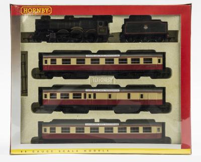 TRAIN PACK: A NOS sealed Hornby Electric OO scale Train Pack comprising Steam Locomotive BR "Winchester Castle #5042" , 2 Passenger Coaches & Guard/Luggage Coach