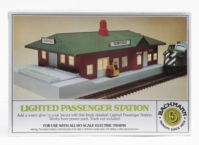 STATION: A NOS Bachmann HO scale Lighted Passenger Station