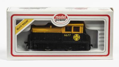 LOCOMOTIVE: A NOS Model Power Electric HO scale Santa Fe Locomotive #6677