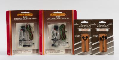 SIGNALS: 2 NOS Hornby OO scale Colour Light Signals & 2 Berko OO scale Colour Light Signals