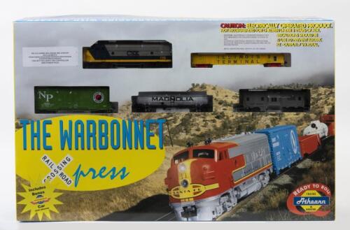 TRAIN PACK: A NOS Athearn HO scale "The Warbonnet Express" includes CSX #116 Locomotive & 4 Freight Wagons