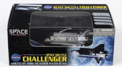 SPACE COLLECTION: A 1:400 scale space shuttle "Challenger" with shuttle bay doors and interior payload details by Dragon Wings, premier collection, includes dispay case