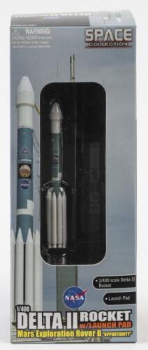 SPACE COLLECTION: A 1:400 scale space rocket "Delta II" with launch pad by Dragon Wings, Mars exploration rover B "Opportunity"