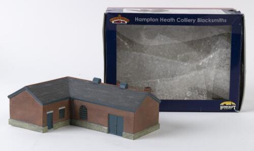 BACHMANN: A NOS OO scale Bachmann Scenecraft Colliery Blacksmiths L20cm x W14cm