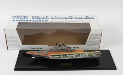 AIRCRAFT CARRIER: A NOS 1:700 scale Trumpeter USSR "Minsk" Aircraft Carrier plastic assembled model L387mm in acrylic display case