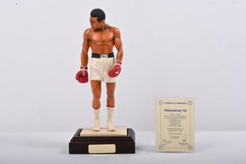 MUHAMMAD ALI: A 1:9 scale limited edition (1414/5000) cold cast porcelain resin figure of Muhammad Ali&nbsp;sculpted by Paul Szeiler for Endurance Ltd