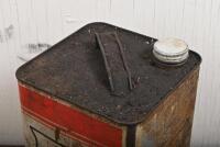 VACUUM: An early 1930s "Vacuum Oil Co" one imperial gallon tin - 2