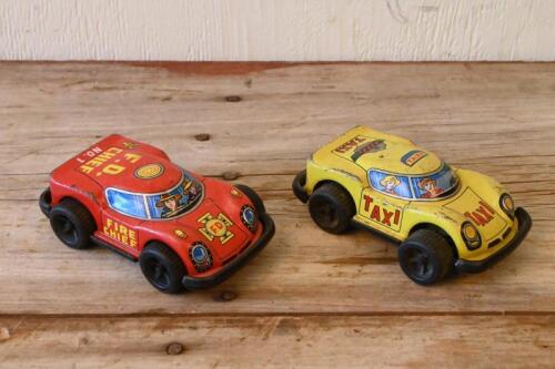 JAPANESE TIN CARS: Two circa 1960s Japanese friction powered tin model cars, each 11.5cm long