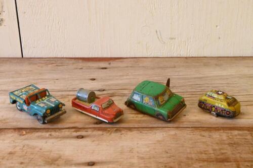 JAPANESE TIN CARS: A collection of four circa 1960s Japanese lithograph printed tin models, including a clockwork tank and Mini Cooper MK II, longest 8.5cm long