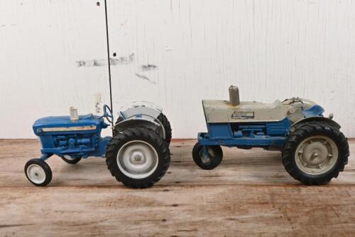 ERTL: Two vintage 'Ertl' Ford tractors including 'Ford 4000' and Ford 6000 Diesel models