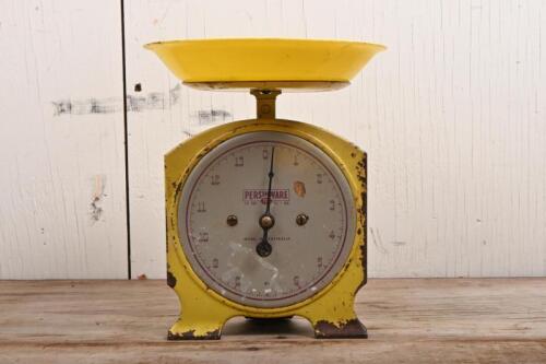 SCALES: A set of household 'Persinware' 714 14lbs by 1oz scales with bowl
