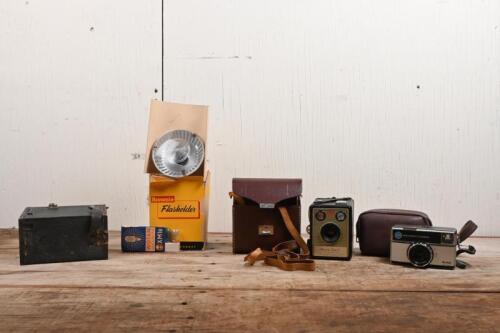 KODAK CAMERAS: A group lot of vintage cameras, mostly 'Box Brownies' including Kodak 'Brownie Flash II', Kodak 'No.2A Brownie Model C', Kodak 'Brownie Flash Holder' and Kodak 'Instamatic' film camera.