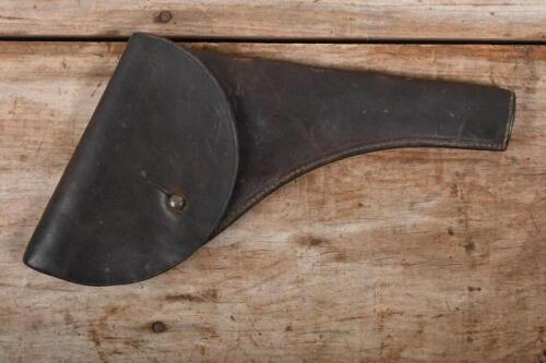ANTIQUE PISTOL POUCH: A circa WWI hard leather pistol pouch, 24cm long