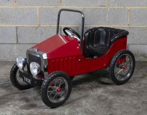 PEDAL CAR: A novelty childrens vintage style pedal car, 82 cm long