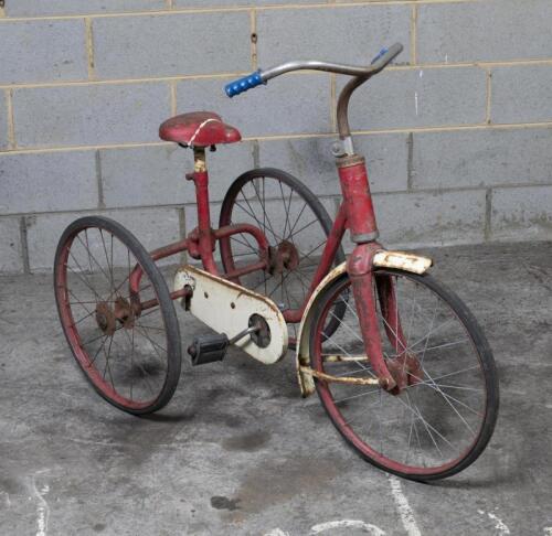 CHILDRENS TRICYCLE: A vintage red painted childrens tricycle