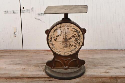 POSTAL SCALES: An early 'P.M.G SALTERS POSTAL SCALE No. 25' cast metal postal scales by Salter, 24oz dial face