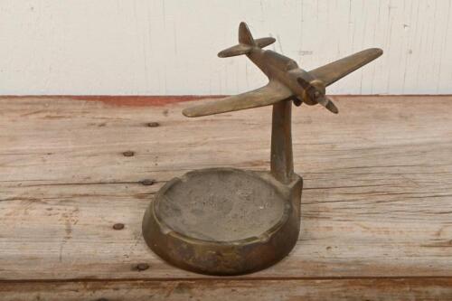 AVIATION: An art deco styled aeroplane on ashtray base, 12.5cm high