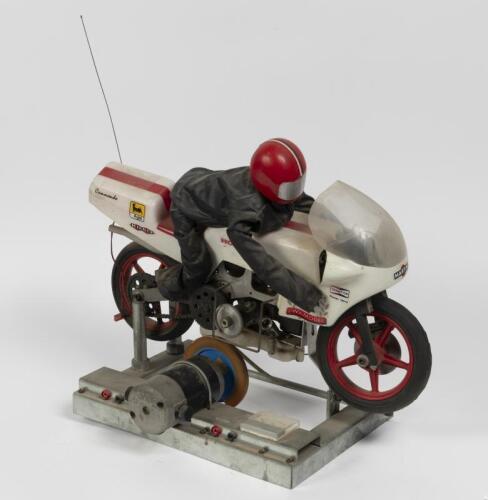 REMOTE CONTROL MOTORBIKE: A 1:4 scale remote control nitrus powered motorbike, 42cm high