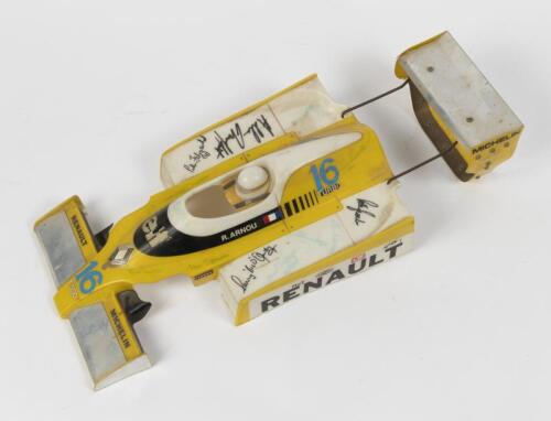 DRIVERS SIGNATURES: A model F1 car body featuring signatures of race car drivers, including Allan Moffat, Peter Brock and Peter Fitzgerald, 50cm long approx