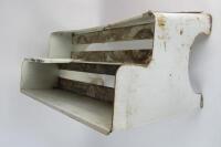 SHELL: A white&nbsp;'Shell Super Plus (SE 20W/50)' metal oil rack - 3