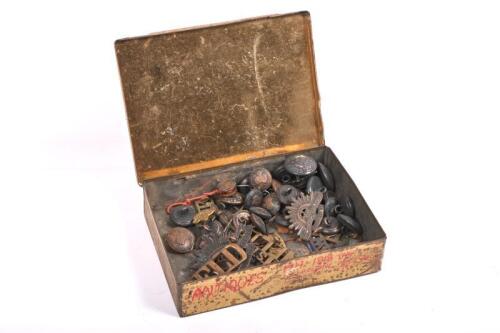 WWII: A collection of WWII brass badges and buttons mostly of Australia including Rising Sun. Slouch hat cap badges