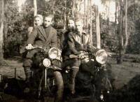 1939 TRIUMPH SPEED TWIN 5T WITH DUSTING SIDECAR - 6