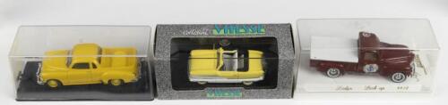 AMERICAN CARS: A group of three 1:43 scale American cars. VITESSE NASH METROPOLITAN 1959 OPEN CONVERTIBLE (032) & SOLIDO Age d'or Dodge Pick up (4413)
