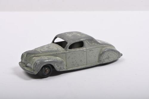 DINKY TOYS: A Dinky Toys 39c Lincoln Zephyr in grey
