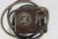 STROMBERG: An early Bakelite vacuum meter produced by Moto Scope Stromberg