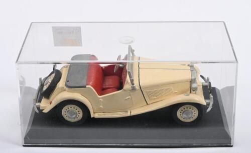 M.G T.D: A constructed and detailed 1:43 scale 1953 M.G Model T.D plastic model kit by Gowland & Gowland