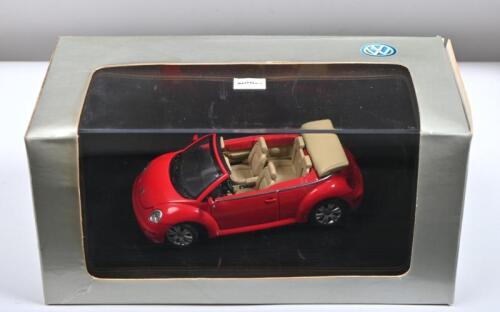 VOLKSWAGEN: A 1:43 sclae Volkswagen Beetle Cabriolet by Autoart,