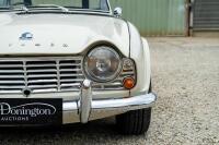 1962 Triumph TR4 Roadster - 19