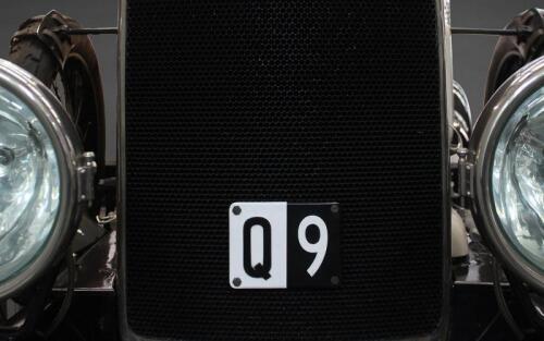 NUMBER PLATE:Queensland single digit registration plate &lsquo;9&rsquo;