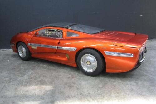 JAGUAR XJ220: A large impressive metal scratch-built Jaguar XJ220 in 1:4 scale (100cm long)