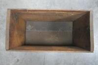 TEXACO: An original timber oil bottle box - 8