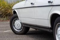1984 Mercedes Benz 300D - One owner gem - 18